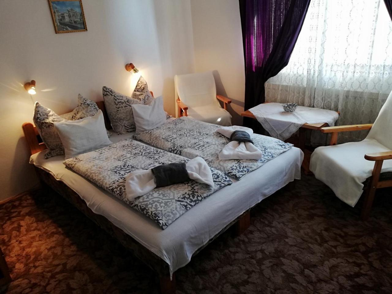 Szekely Szallas Gyula Buitenkant foto