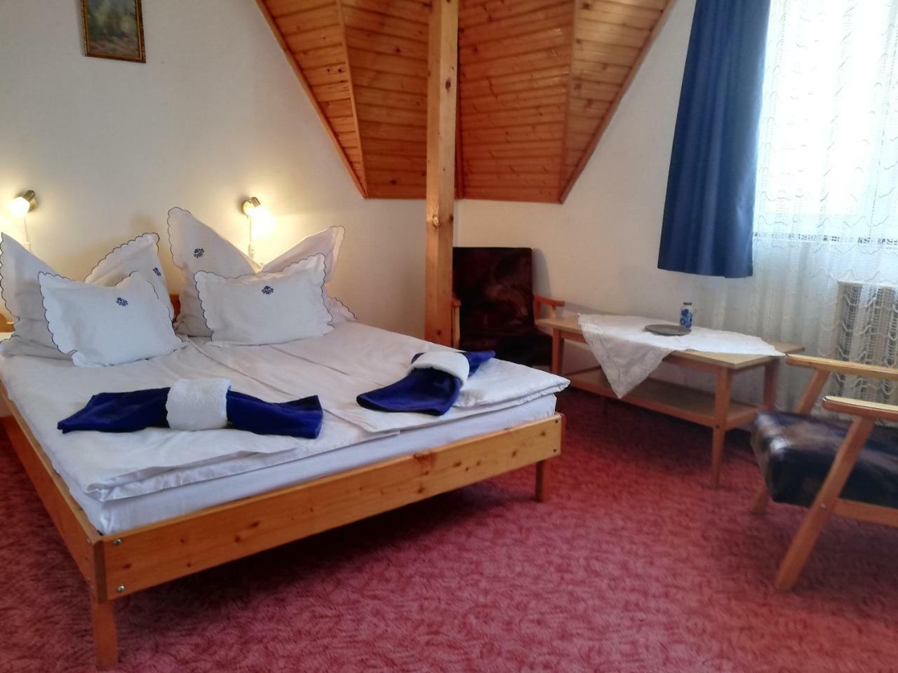 Szekely Szallas Gyula Buitenkant foto